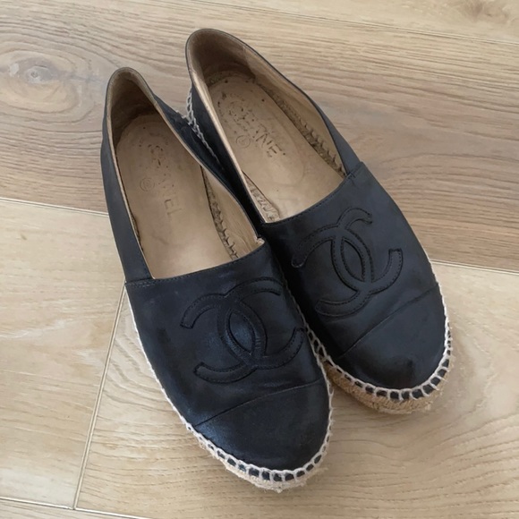 CHANEL Shoes - CHANEL BLACK LEATHER ESPADRILLES 38
